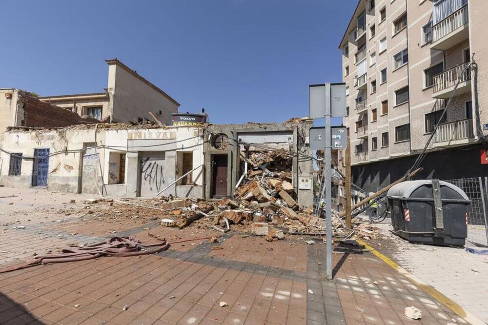 Aspecto de los edificios demolidos desde la plaza de José Zorrilla.