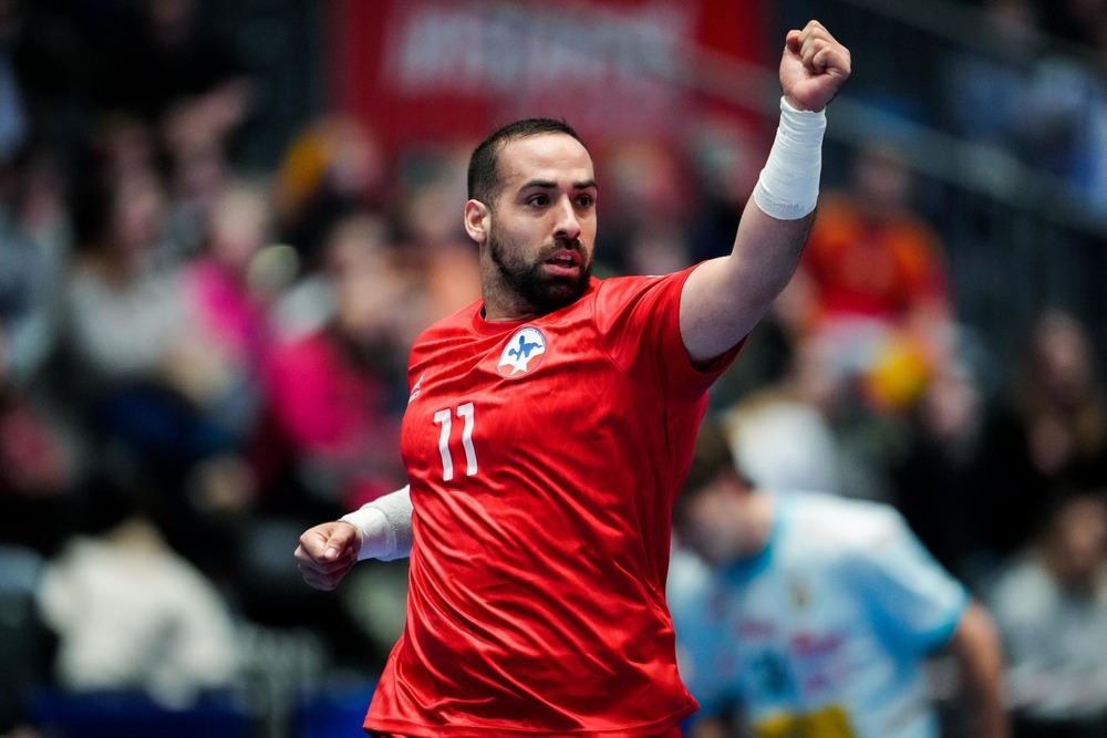 Los 'Hispanos' neutralizan a Chile para empezar el Mundial