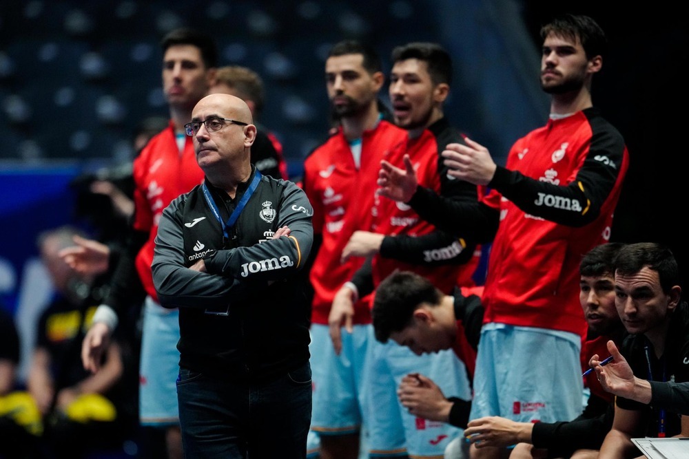 Los 'Hispanos' neutralizan a Chile para empezar el Mundial