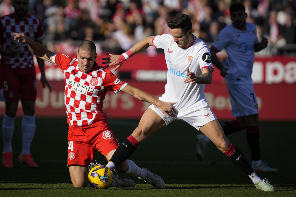 El Sevilla asalta Girona con un gol de Lukebakio en el 88'