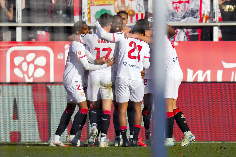 El Sevilla asalta Girona con un gol de Lukebakio en el 88'