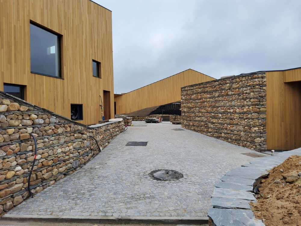 La nueva bodega de Ossian en Nieva prevé su apertura en abril