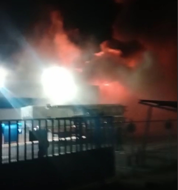 Un incendio quema parte de la fábrica de Granalu