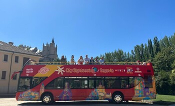 Más de 3.500 segovianos han viajado en el autobús turístico