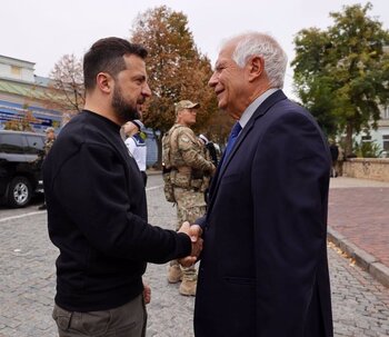 Borrell conmemora con Zelenski a los fallecidos en la guerra