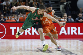 El Baskonia somete al Valencia en el último cuarto