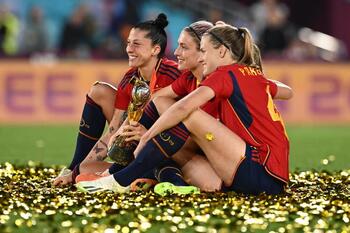 El fútbol femenino se vuelca con Jenni Hermoso: 