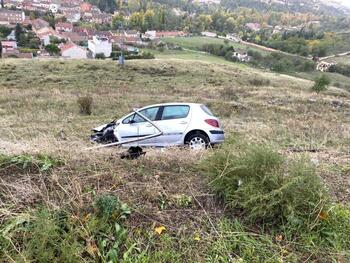 Un turismo sale de la vía y cae al terraplén del Terminillo