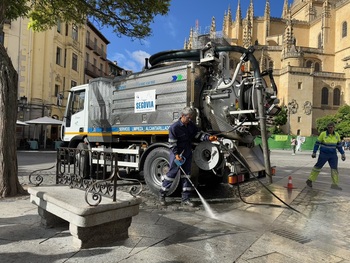 El Ayuntamiento recupera el camión aspirafango para imbornales