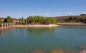 Hallan un cadáver junto al pantano de Linares del Arroyo