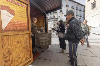 Adjudicados los tres puestos de castañas asadas de Segovia