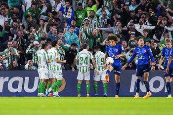 El Betis agrava la crisis del Atlético