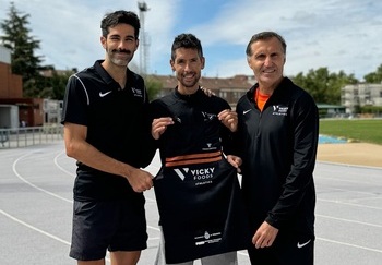 Javi Guerra ficha por el Vicky Foods Athletics