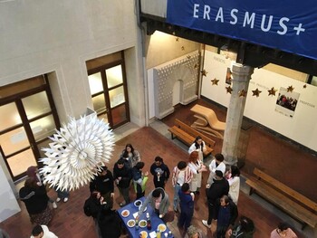 Exposición de experiencias 'Erasmus' en la Casa de los Picos
