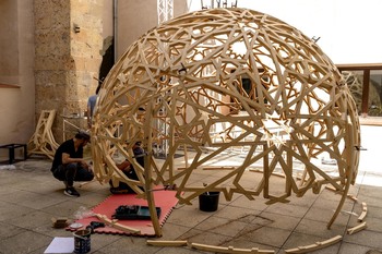 IE University levanta en Segovia una cúpula de cuatro metros