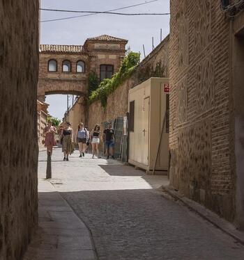 Corte de la calle Obispo Gandásegui por obras en el Cervantes