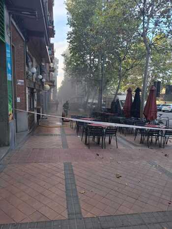 Arde la cocina de un bar en la avenida de la Constitución