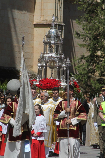 La procesión del Corpus hace brillar el casco antiguo Segovia