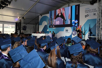 IE University celebra la graduación de más de 3.000 alumnos