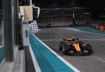 Norris gana en Abu Dabi por delante de Sainz