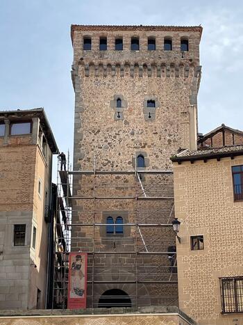 Comienzan las obras de retejado en el Torreón de Lozoya