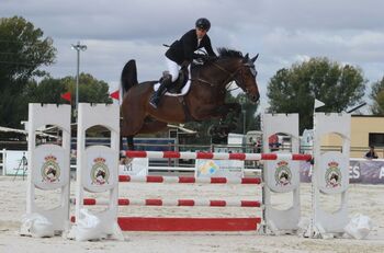 Pablo Moralejo, campeón regional de salto de obstáculos