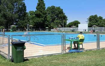 La piscina municipal al aire libre contará con un vigilante