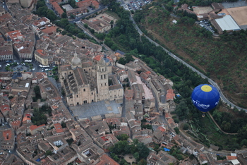 El Festival de Globos de Segovia comienza con 10 vuelos