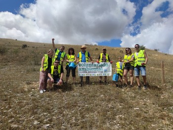 Jornada de voluntariado medioambiental en el Bosque CajaViva