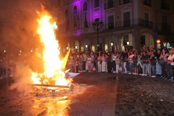La mágica Noche de San Juan transforma Segovia en fiestas