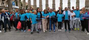 La 'Marea azul' de Apadefim llena las calles de Segovia