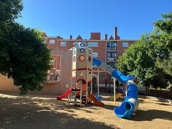 Abre al público el nuevo área infantil del Parque del Reloj