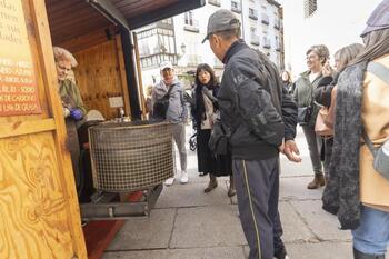 Denuncian demora en las autorizaciones de puestos de castañas