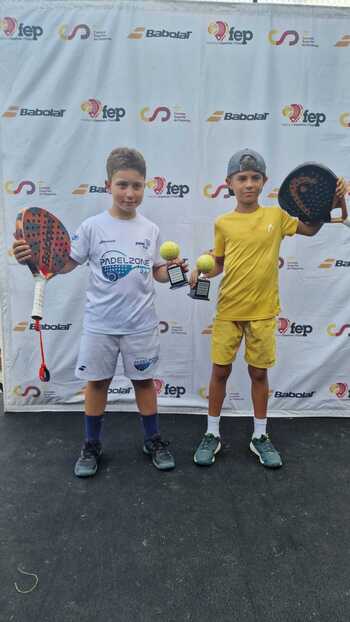 Hugo García se proclama campeón de España de pádel con 10 años