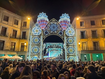 Multitudinaria inauguración de la iluminación navideña