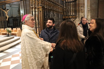 Segovia tributa una emotiva despedida al obispo César Franco