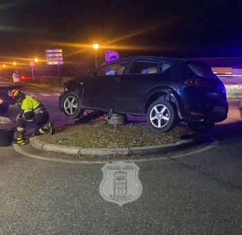 Se sube con el coche a la rotonda de la IE y da positivo